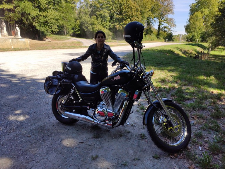 Valérie Cadet Vallée de la Loue en moto